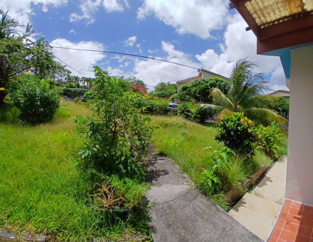 Villa composée d'un T4 et d'un T2, jardin fruitier de 1120m2