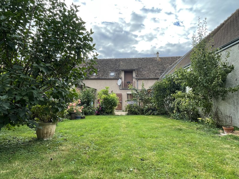 ravissante maison de bourg 3 chbres avec joli jardin clos