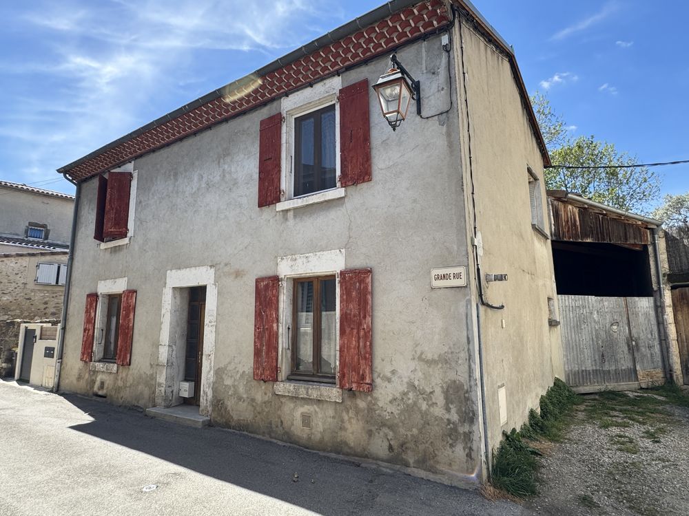 Maison avec dépendances et terrain au coeur de CORNAS
