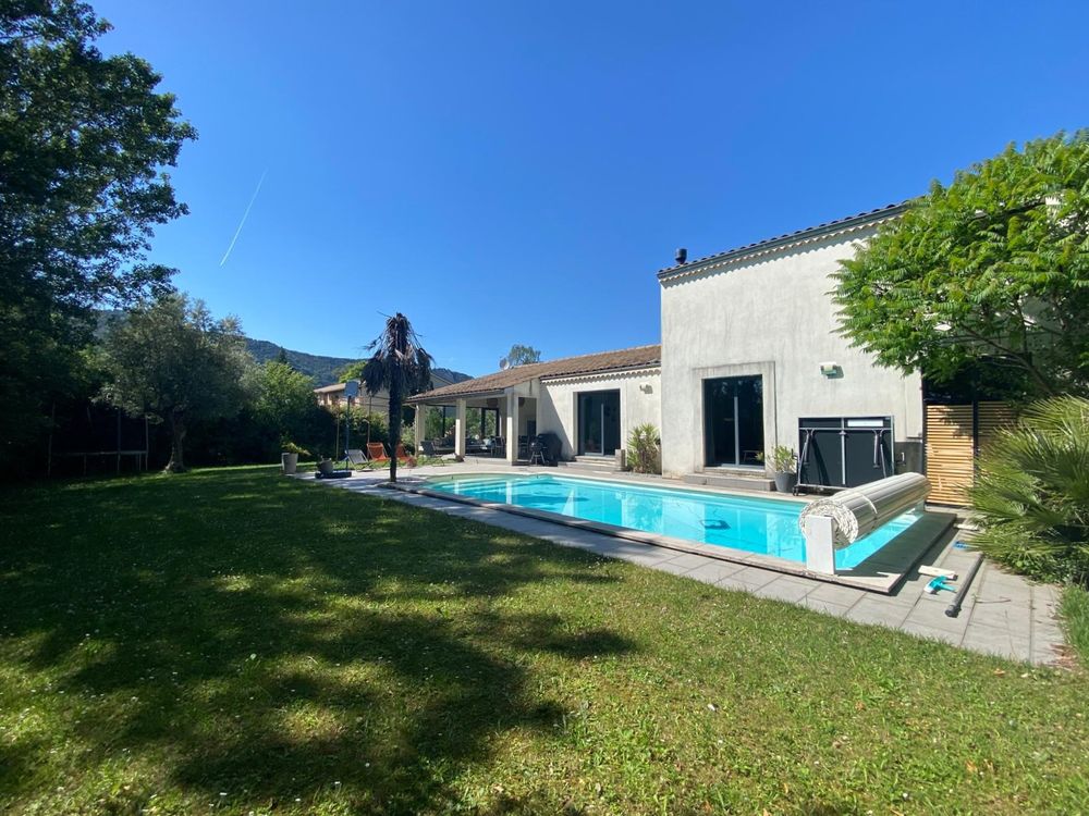 Maison avec piscine à GUILHERAND-GRANGES