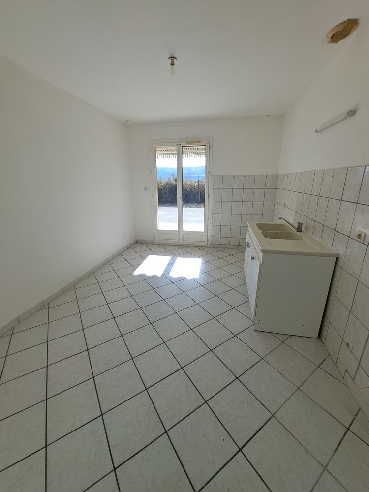 Maison 5 pièces à louer à CHATEAUNEUF SUR ISERE.