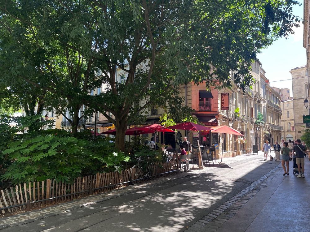 RARE : F2 PATRIMONIAL rue JJ Rousseau, place de la Canourgue