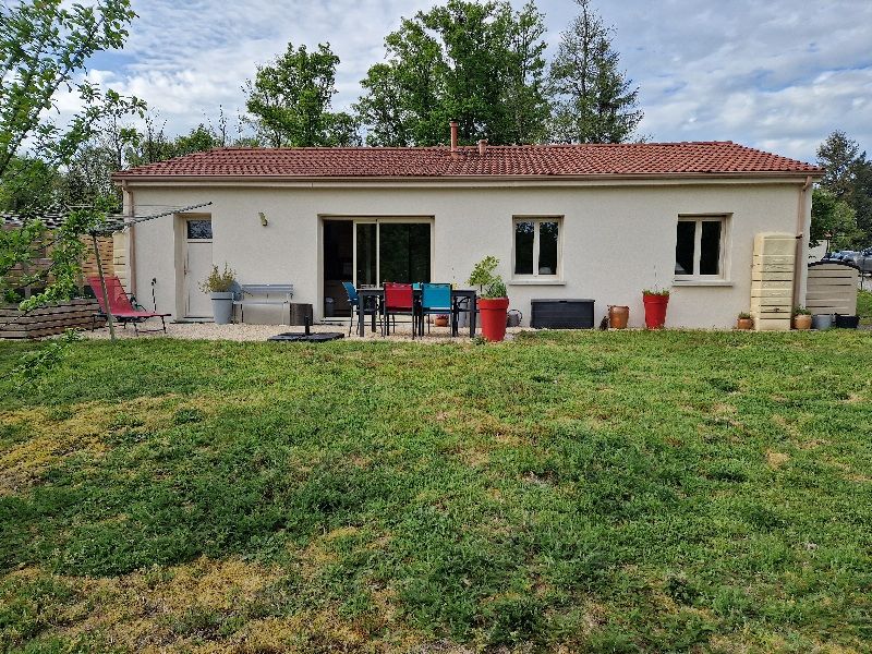 Pavillon de plain-pied avec jardin tout autour