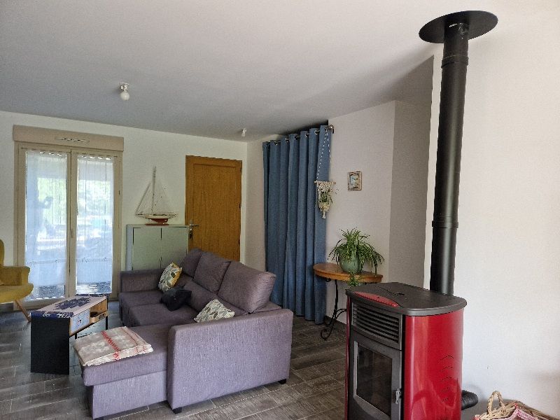 Pavillon de plain-pied avec jardin tout autour