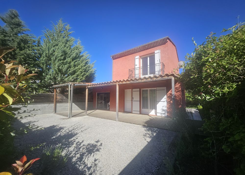 Belle villa avec jardin paysager, à proximité immédiate du Lac de Castillon