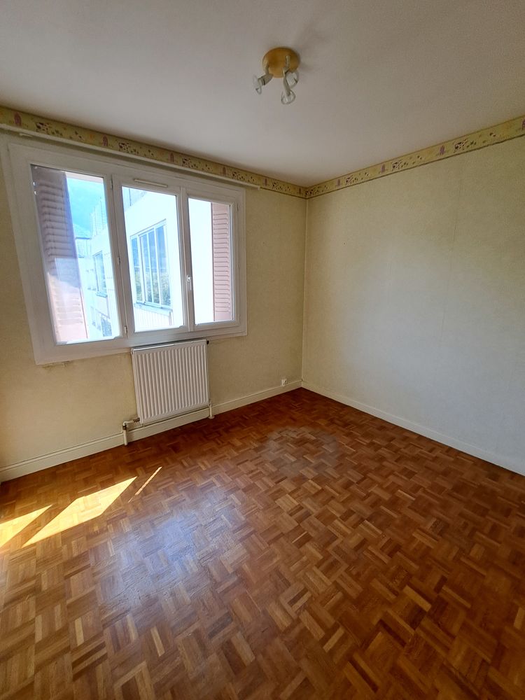 Location T3 à SAINT EGREVE