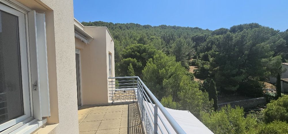Appartement T2 dernier étage avec terrasse vue panoramique étang de Thau, garage et parking