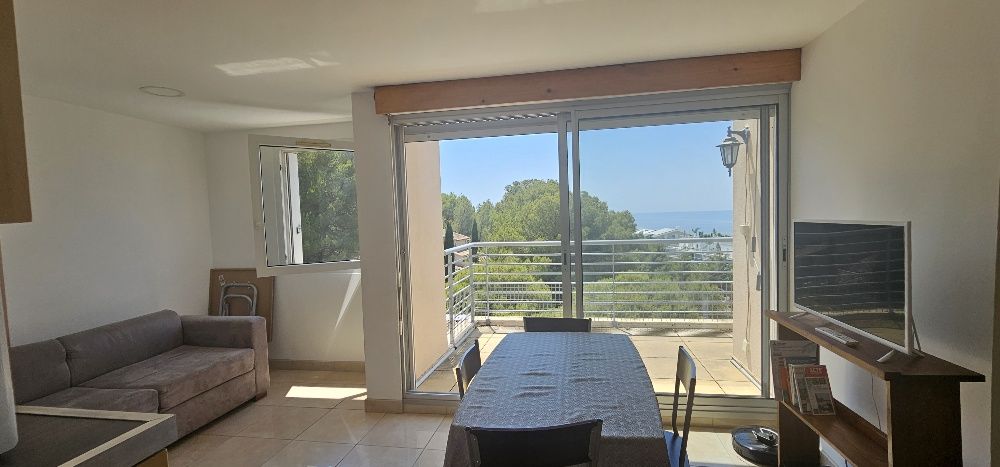Appartement T2 dernier étage avec terrasse vue panoramique étang de Thau, garage et parking