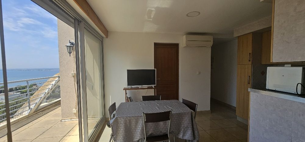 Appartement T2 dernier étage avec terrasse vue panoramique étang de Thau, garage et parking