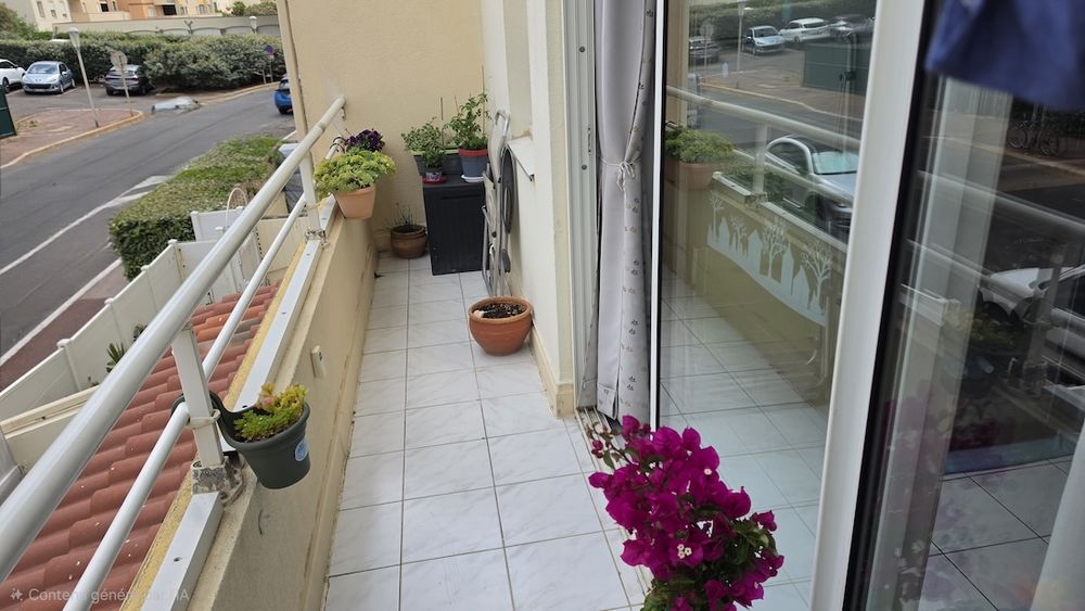 LE CAP D'AGDE - Situé au bas des falaises, Appartement 2 Pièces + Cabine ( 29,64 m² loi carrez )