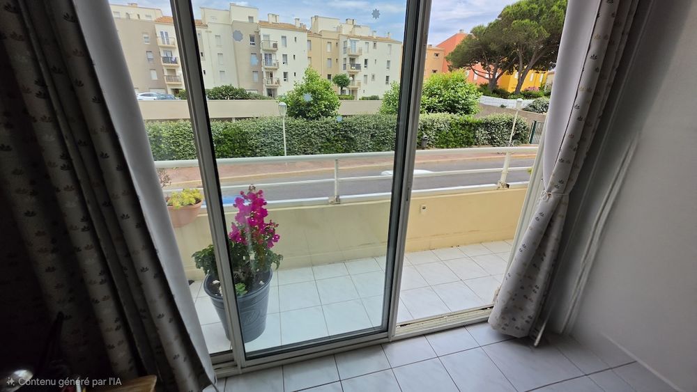 LE CAP D'AGDE - Situé au bas des falaises, Appartement 2 Pièces + Cabine ( 29,64 m² loi carrez )