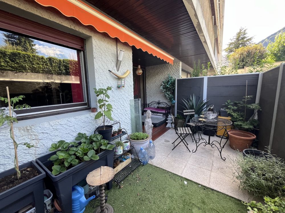 SAINT JEAN DE MAURIENNE A proximité du centre ville Très agréable T3 69 m2 doté d'une belle terrasse au calme orientée plein sud et sans vis à vis