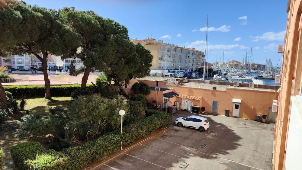 LE CAP D'AGDE Secteur Port T2 traversant avec parking