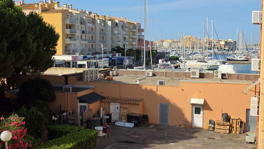 LE CAP D'AGDE Secteur Port T2 traversant avec parking