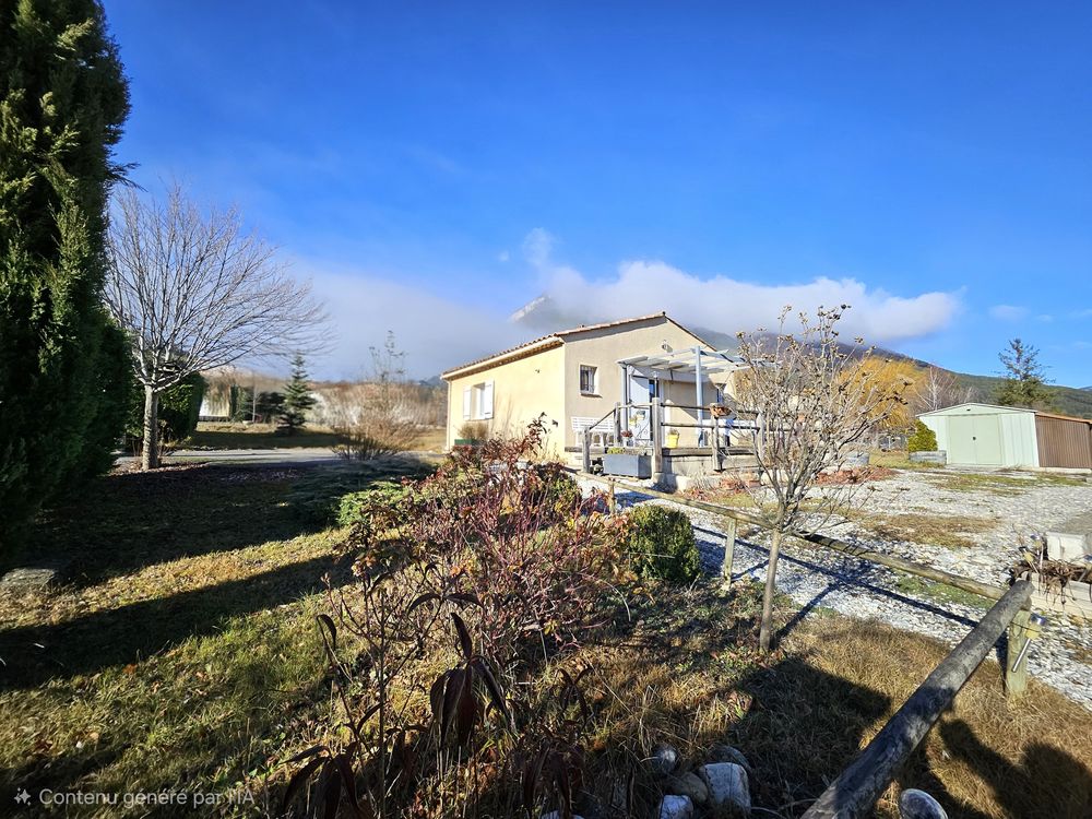 Maison actuellement aménagée et exploitée en deux chambres dhôtes sur terrain arboré de 720 m2