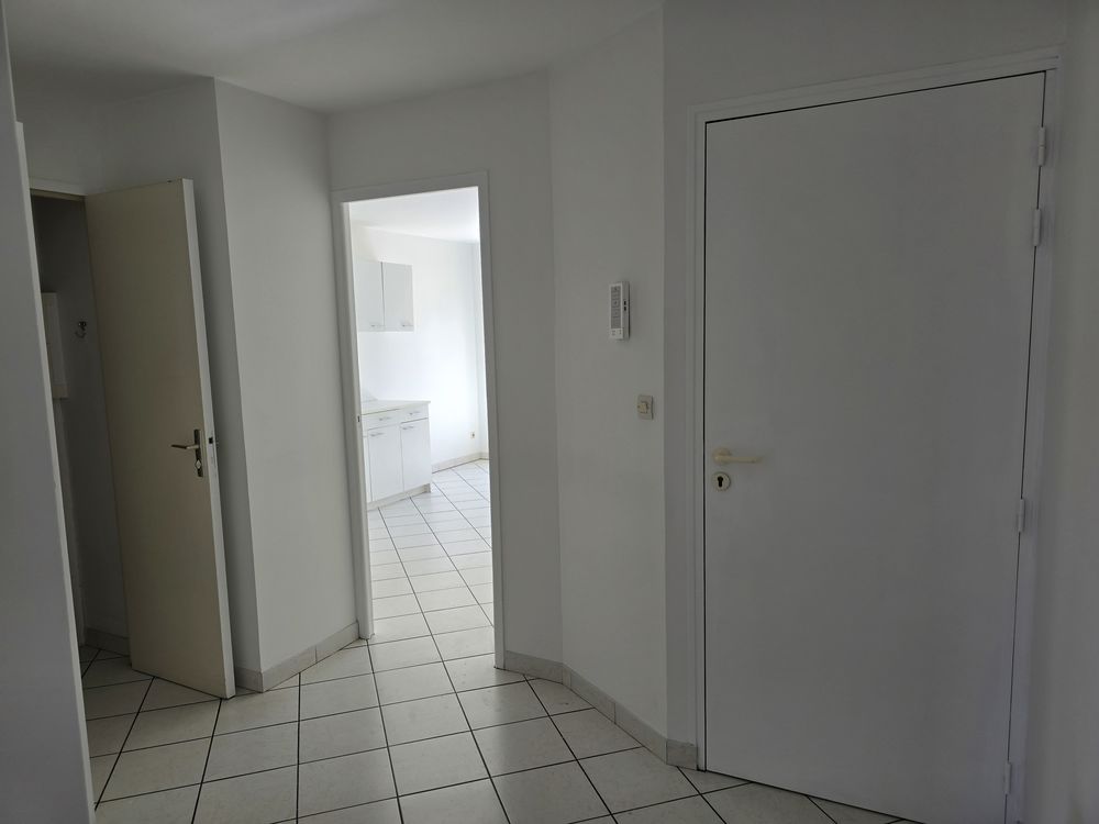 T4 avec balcons et garage SENS