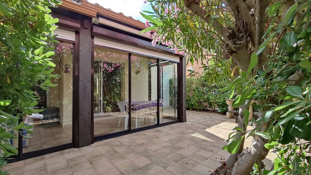 LE CAP D'AGDE : Situé secteur CLAPE / Entre la Roquille plage / Môle et le Port: Villa de 39m² (Hors véranda) au calme 3 faces.