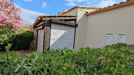 LE CAP D'AGDE : Situé secteur CLAPE / Entre la Roquille plage / Môle et le Port: Villa de 39m² (Hors véranda) au calme 3 faces.