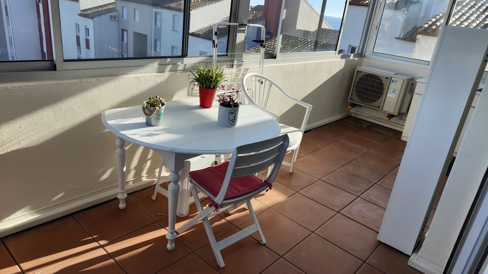 LE CAP D'AGDE:, secteur Plage du môle, Vue dégagée + mer, résidence sécurisée ravalée en 2023, appartement 3 pièces au dernier étage avec ascenseur.