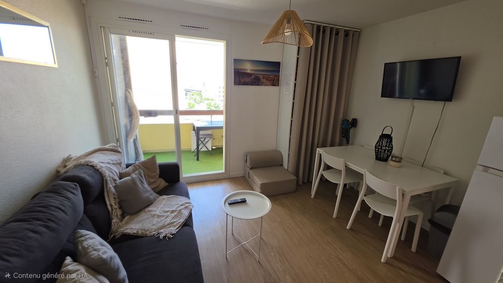 LE CAP D'AGDE : Secteur du Môle / Flânerie: Appartement rénové ( à 200m de la plage) de type STUDIO-CABINE + Terrasse/Loggia ouverte d'angle....