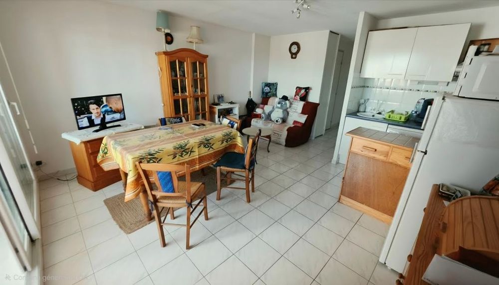 LE CAP D'AGDE : Situé à proximité des falaises et Grande conque, accès port à pied. Appartement T2- cabine avec GARAGE couvert..
