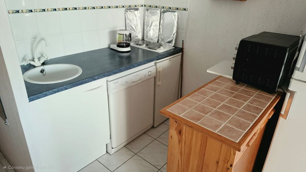 LE CAP D'AGDE : Situé à proximité des falaises et Grande conque, accès port à pied. Appartement T2- cabine avec GARAGE couvert..