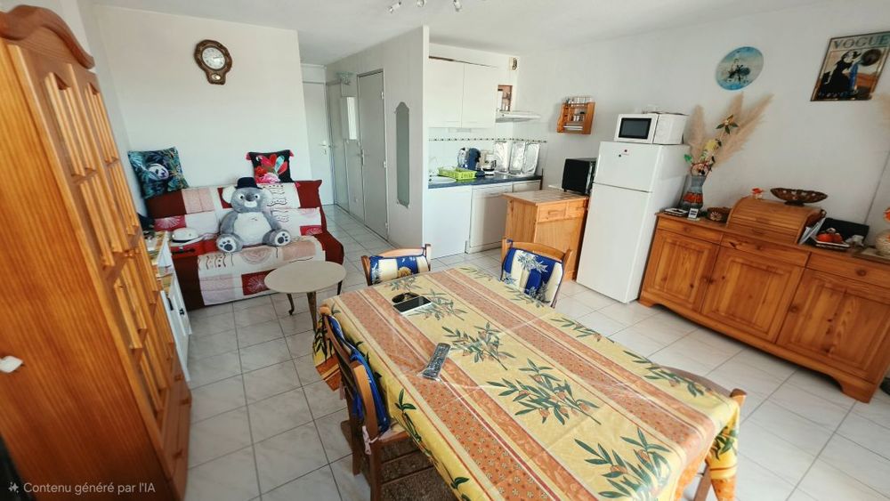 LE CAP D'AGDE : Situé à proximité des falaises et Grande conque, accès port à pied. Appartement T2- cabine avec GARAGE couvert..