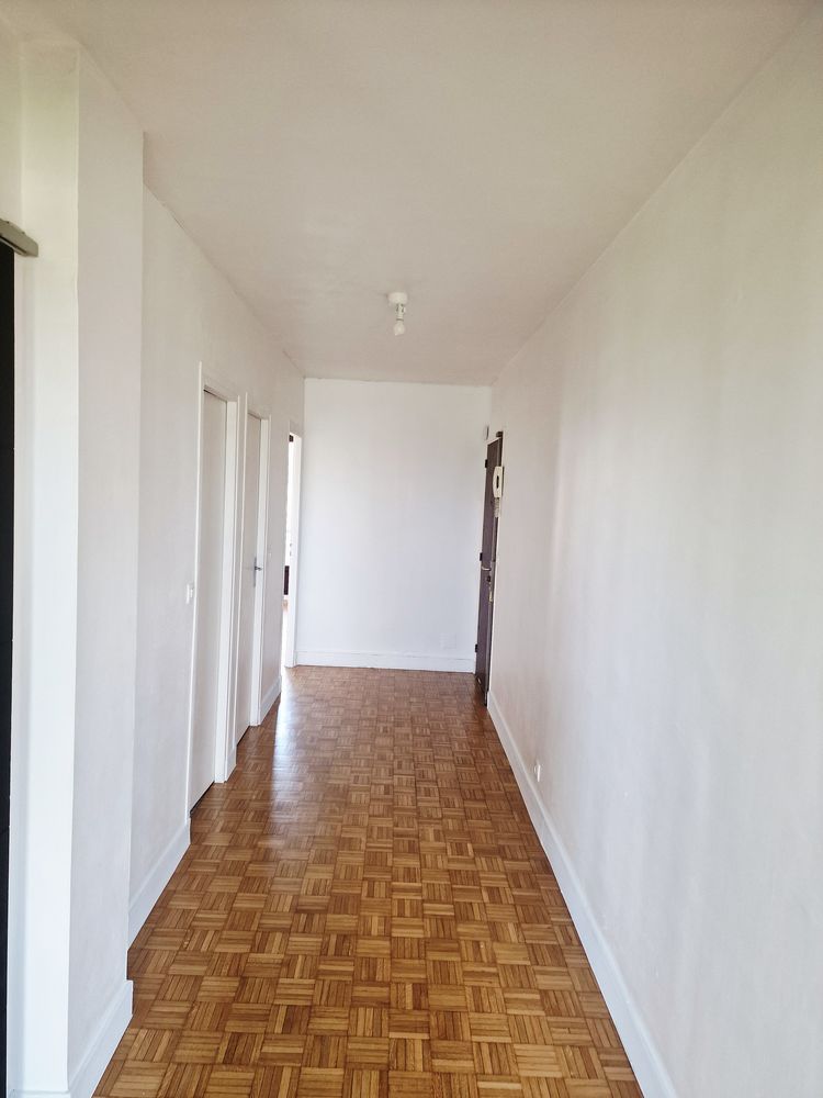 Bondy Centre  Grand 2 pièces rénové avec ascenseur, 2 balcons