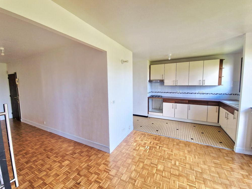 Bondy Centre  Grand 2 pièces rénové avec ascenseur, 2 balcons