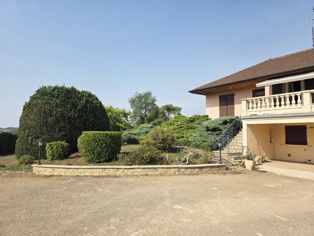 Le titre de Grande maison familiale avec 5 chambres, dépendances et terrain arborévotre annonce