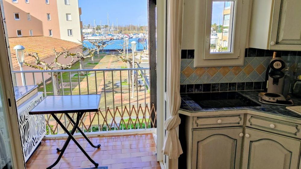 LE CAP D'AGDE : Secteur île des pêcheurs, (vue port) appartement T2 + PARKING PRIVATIF.