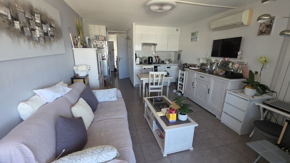 LE CAP D'AGDE -Situé à proximité du port et des falaises, appartement 2 pièces de 29.5m² + Loggia exposé vitrée de 5.75m² - Rénové et climatisé.