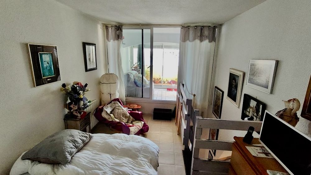 LE CAP D'AGDE : ÎLE DES PÊCHEURS: Situé face au port, appartement DUPLEX donnant sur le quai, composé de deux niveaux.