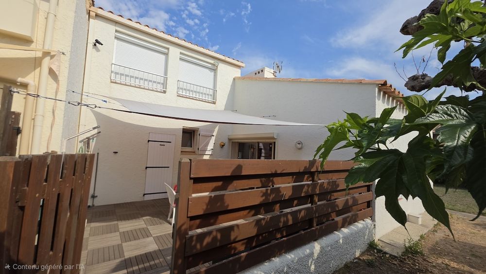 LE CAP D'AGDE: Résidence située directement aux abords de la plage de la Roquille, résidence calme de standing: Villa 4 pièces / mezzanine / 2 terrasses.
