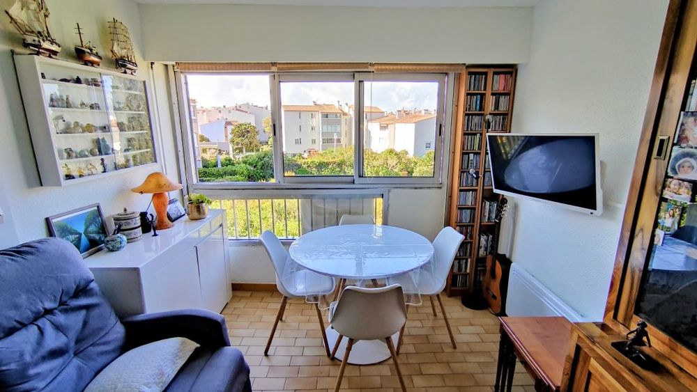 LE CAP D'AGDE : Mont St Martin: Situé à 1.5km de la plage Richelieu et 200m des commerces, appartement STUDIO double -cabine avec loggia vitrée SUD.