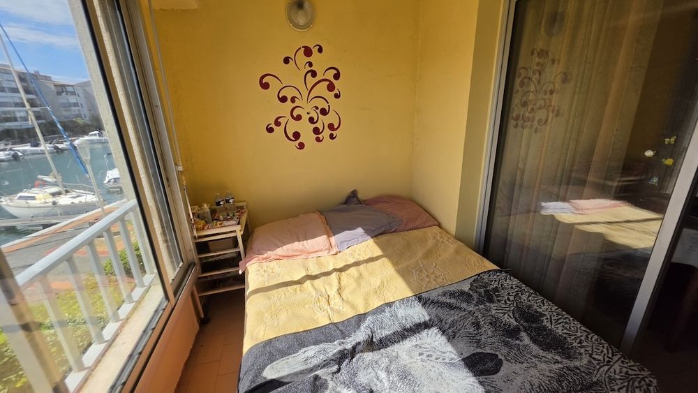 LE CAP D'AGDE - Situé sur la pointe SUD/EST de l'Île des pêcheurs: 1er étage appartement VENDU AVEC PARKING PRIVE.