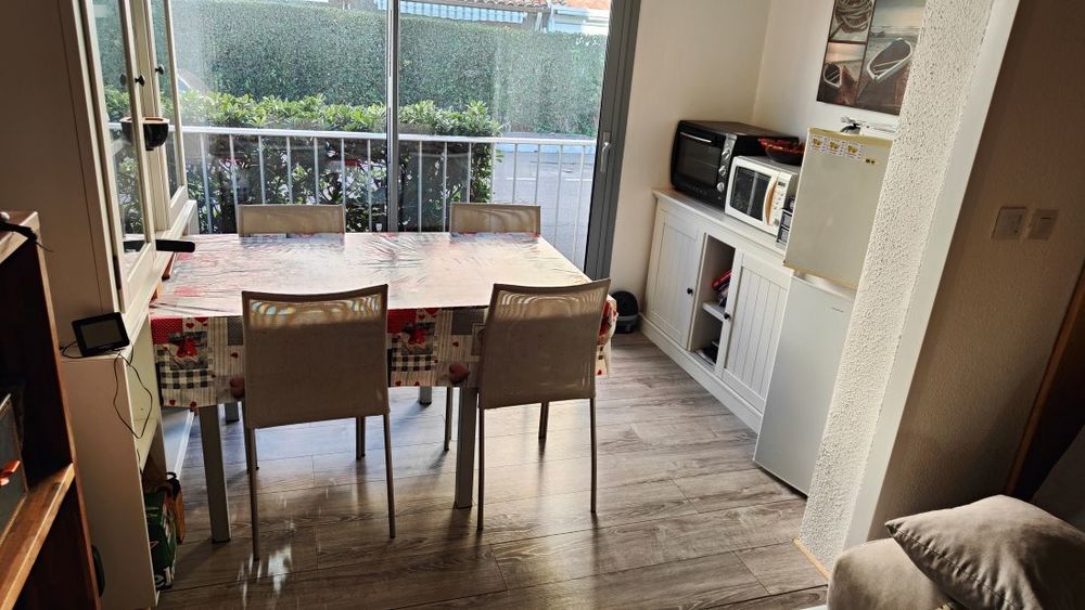LE CAP D'AGDE: Appartement situé proche plage de la Grande Conque en Rez-de-chaussée.