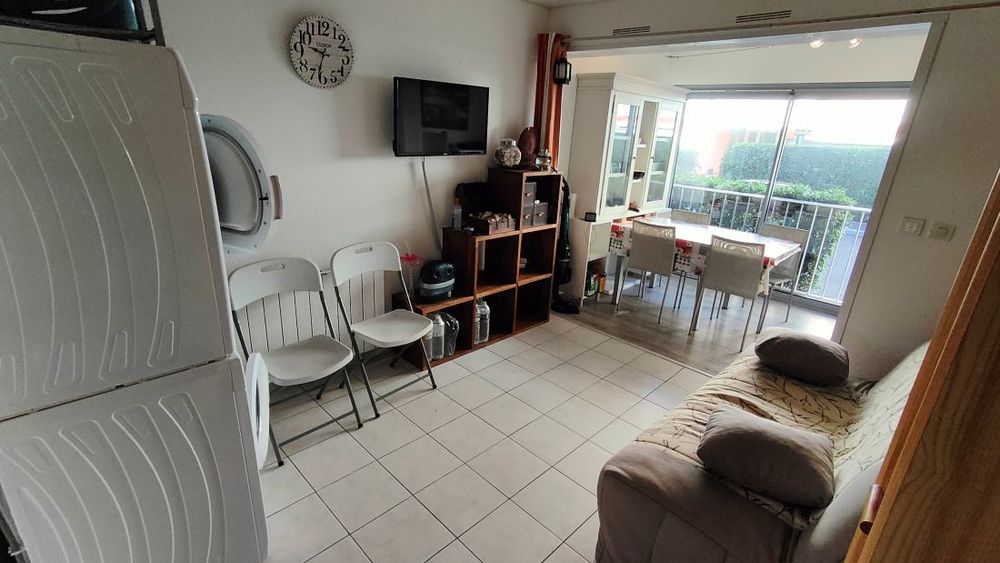 LE CAP D'AGDE: Appartement situé proche plage de la Grande Conque en Rez-de-chaussée.
