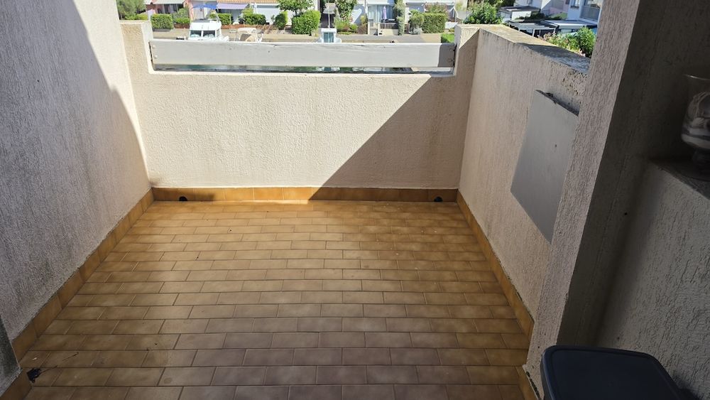 LE CAP D'AGDE: ÎLE DES MARINAS: Situé dans une résidence sécurisée avec sa plage privée, Appartement situé au 2 ème et dernier étage.