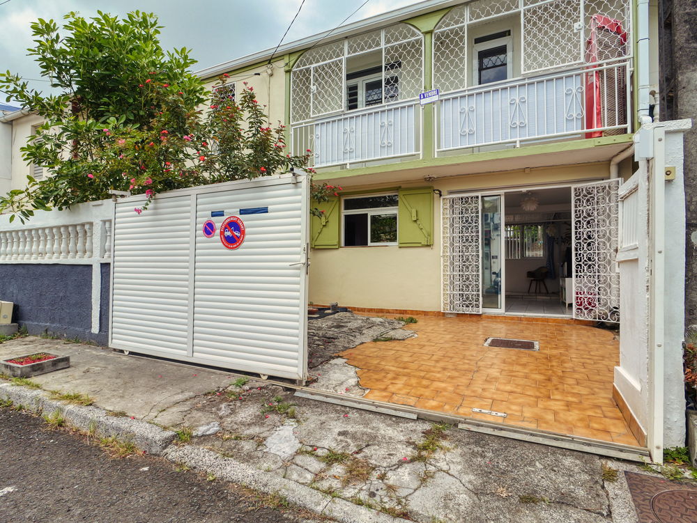 Maison à pointe à pitre