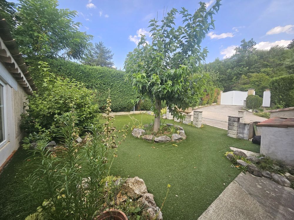 Villa de plain-pied sur terrain plat clôturé avec vue panoramique sur les montagnes  Quartier résidentiel Le titre de votre annonce