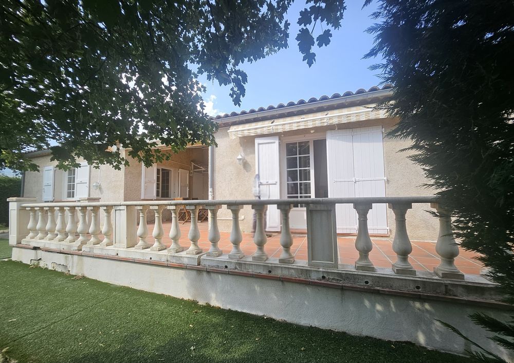 Villa de plain-pied sur terrain plat clôturé avec vue panoramique sur les montagnes  Quartier résidentiel Le titre de votre annonce