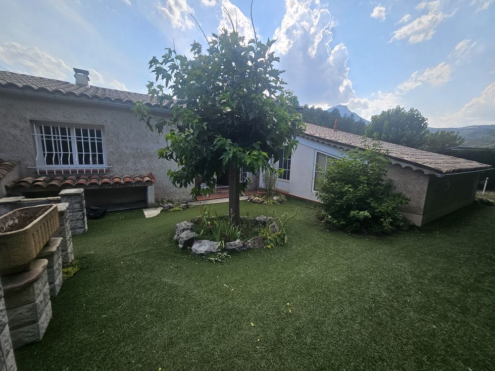 Villa de plain-pied sur terrain plat clôturé avec vue panoramique sur les montagnes  Quartier résidentiel Le titre de votre annonce