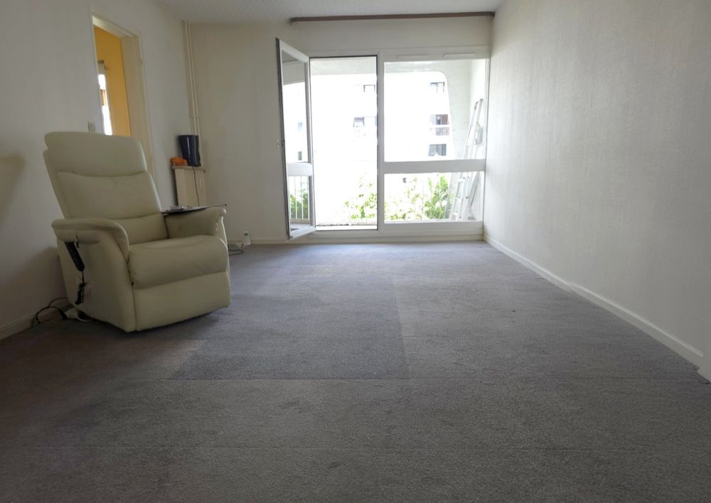 Appartement de type F4 84,5 m², 3 chambres, balcon, place de parking en sous-sol, au calme et proche de toutes les commodités.