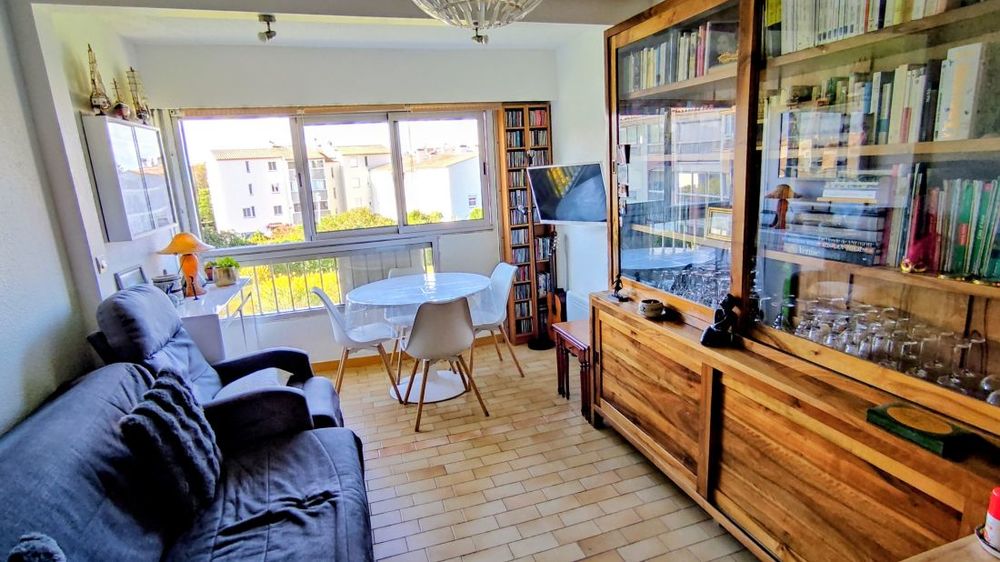 LE CAP D'AGDE: Mont Saint Martin: STUDIO-DOUBLE CABINE - 26m² env. ( loggia récupérée). 4/6 couchages.