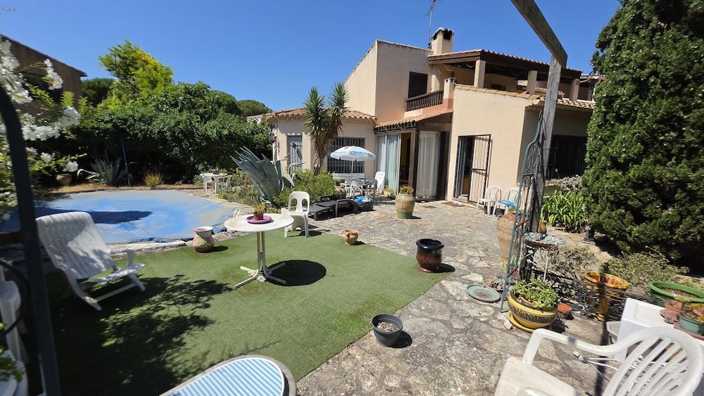 LE CAP D'AGDE- Villa de style rustique 5/6 pièces avec jardin clos garage et piscine.