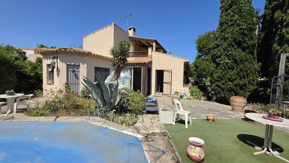 LE CAP D'AGDE- Villa de style rustique 5/6 pièces avec jardin clos garage et piscine.