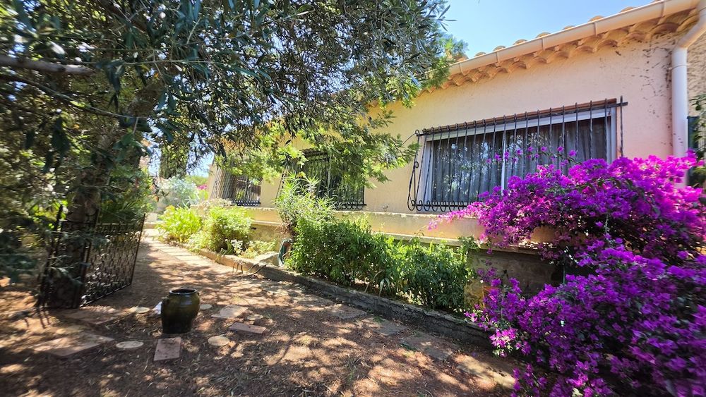 LE CAP D'AGDE- Villa de style rustique 5/6 pièces avec jardin clos garage et piscine.