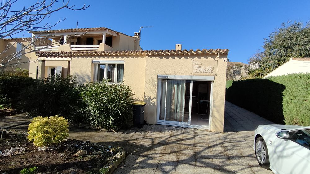 LE CAP D'AGDE : QUARTIER RECHERCHE - Pinède, proximité Maraval, villa individuelle sur 634 m² de terrain clos, piscine chauffée, jacuzzi et dépendance.