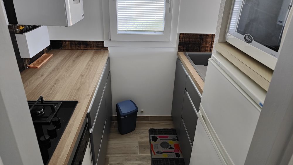 LE CAP D'AGDE : Secteur Avant Port, à 100 mètre de la plagette, (vue mer), appartement T3 + cellier, traversant et entièrement rénové